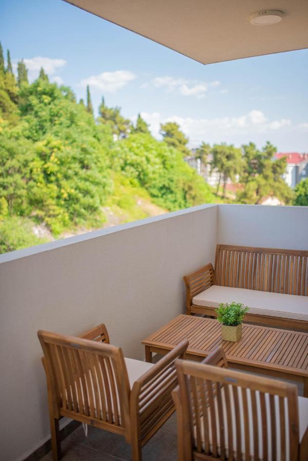Stylish Two Bedroom Apartment At Ljubovic-Hill Park Ποντγορίτσα Εξωτερικό φωτογραφία