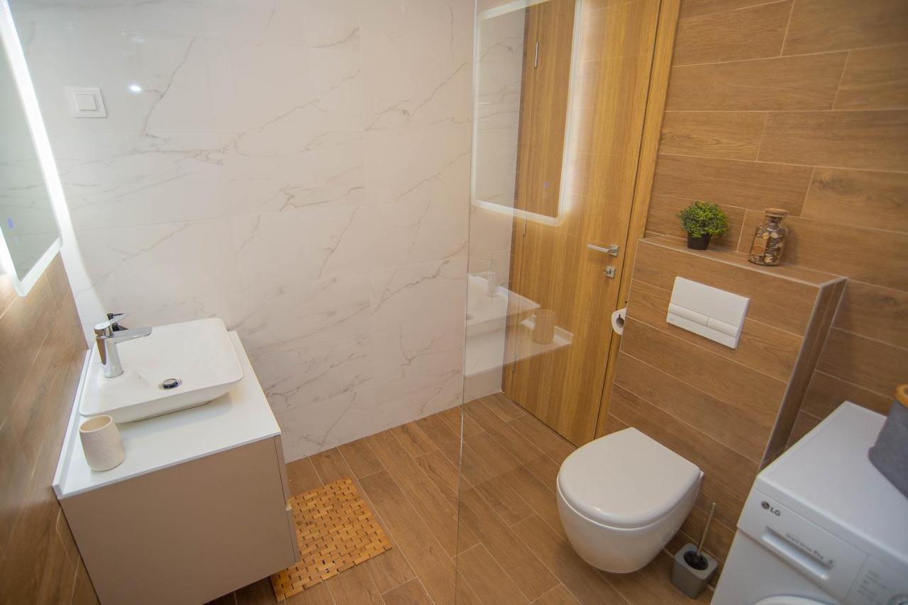 Stylish Two Bedroom Apartment At Ljubovic-Hill Park Ποντγορίτσα Εξωτερικό φωτογραφία