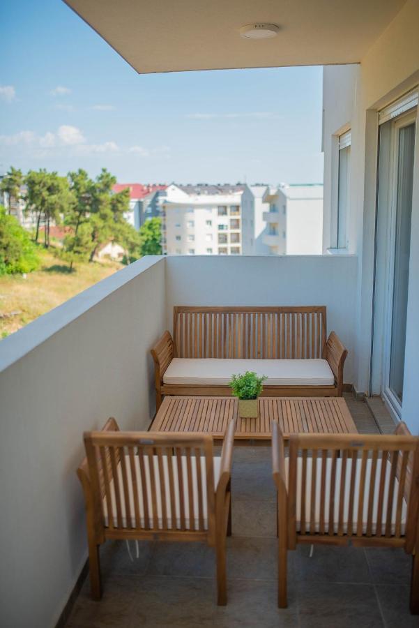 Stylish Two Bedroom Apartment At Ljubovic-Hill Park Ποντγορίτσα Εξωτερικό φωτογραφία
