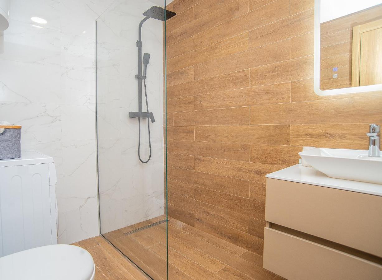 Stylish Two Bedroom Apartment At Ljubovic-Hill Park Ποντγορίτσα Εξωτερικό φωτογραφία